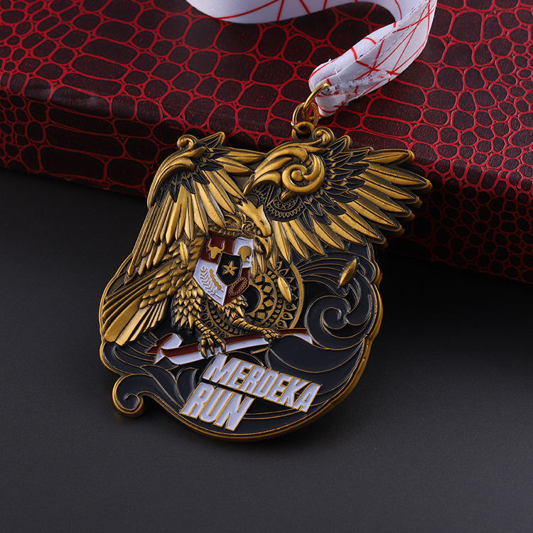 Custom logo Antique Gold 3d wings Metal Eagle Medal