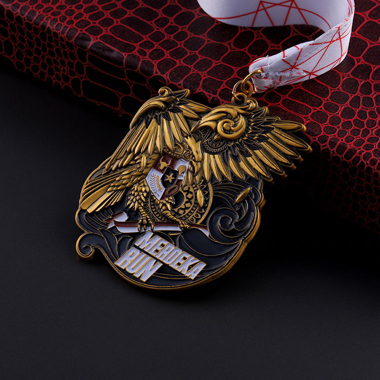 Custom logo Antique Gold 3d wings Metal Eagle Medal